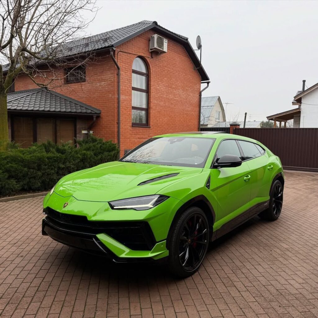 striker cars,2024 Lamborghini Urus